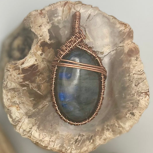 Aura Labradorite Flash Pendant