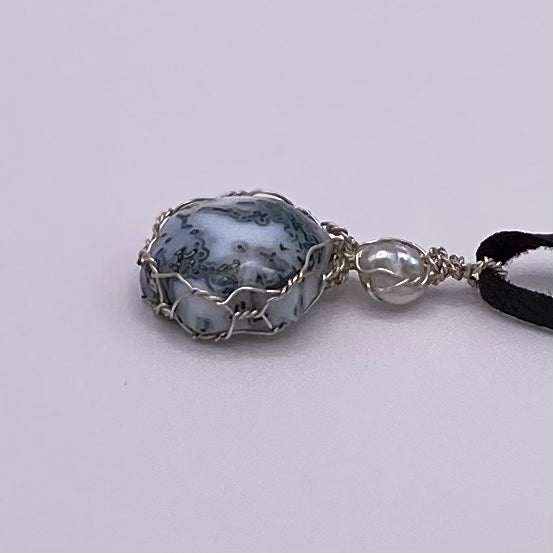 Howlite and Freshwater Pearl Pendant